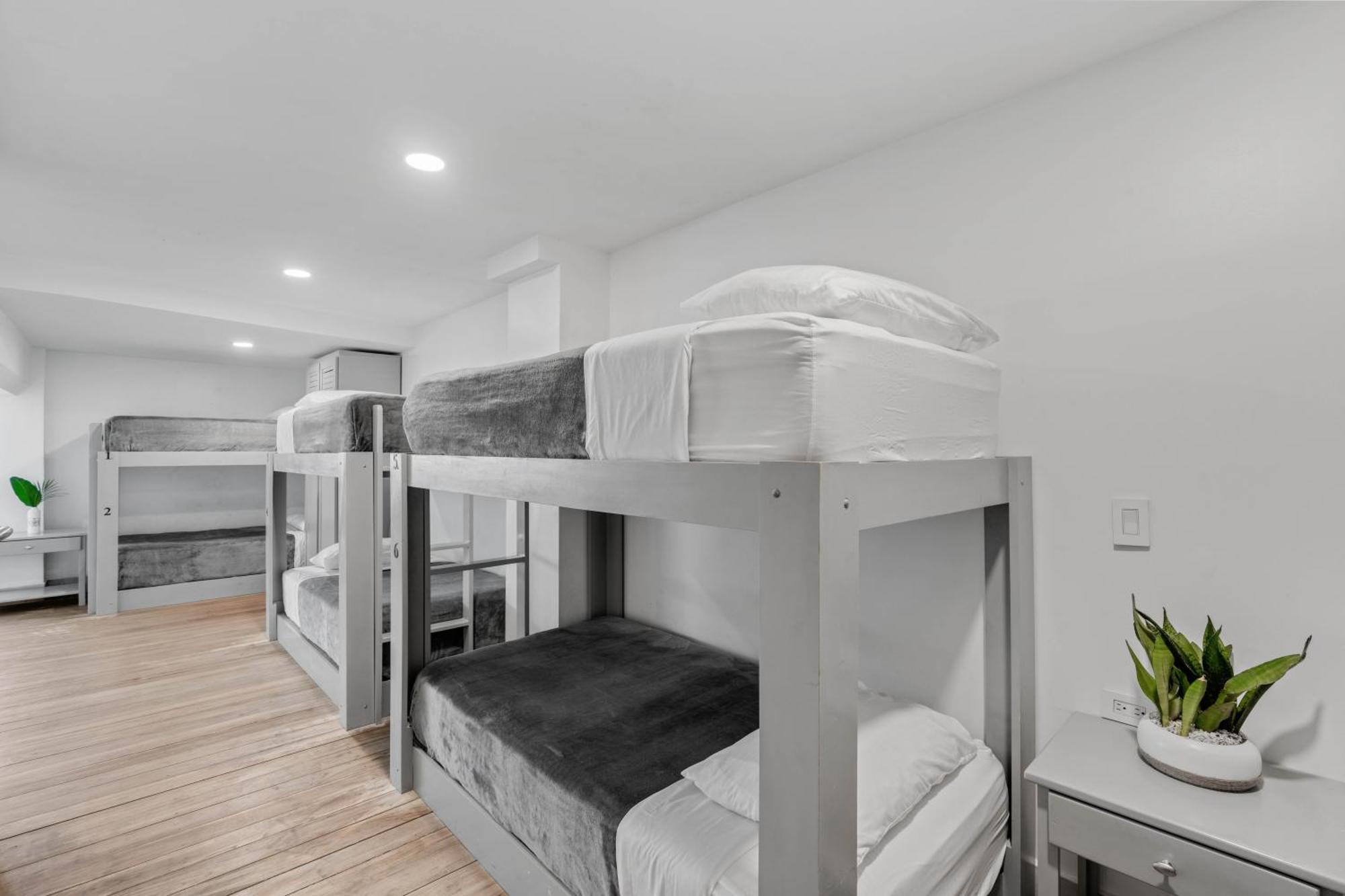 Iguana Surf Camp Hotel ตามารินโด ภายนอก รูปภาพ