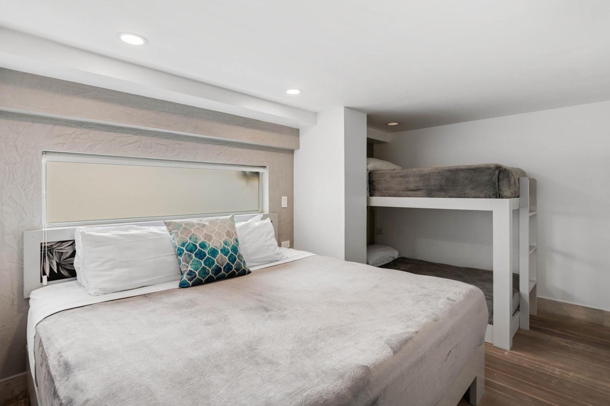 Iguana Surf Camp Hotel ตามารินโด ภายนอก รูปภาพ