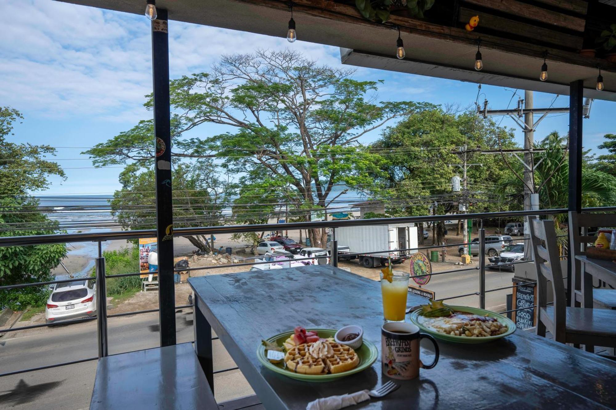 Iguana Surf Camp Hotel ตามารินโด ภายนอก รูปภาพ